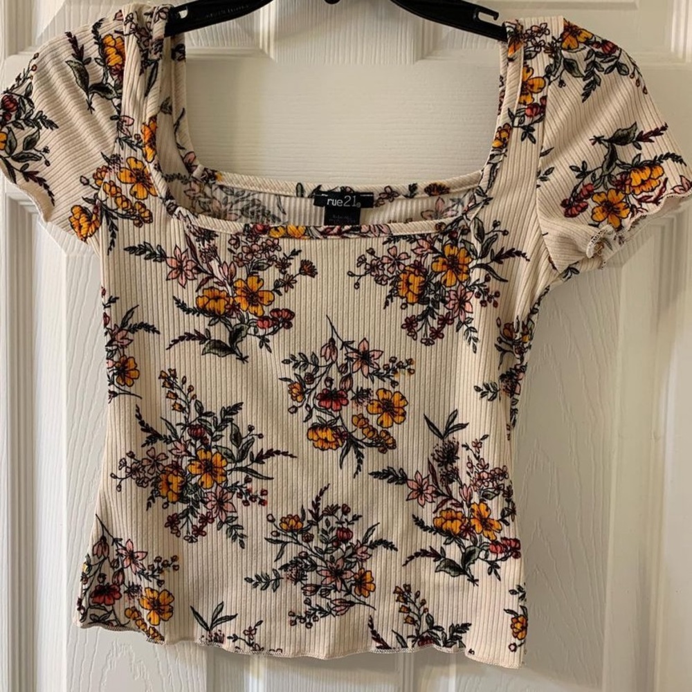 Super cute floral top